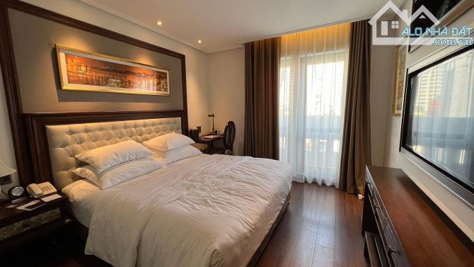 Cần bán nhà mặt phố KS Nguyễn Trường Tộ, DT 260m2x 16 tầng, MT 13m. Giá 240 tỷ