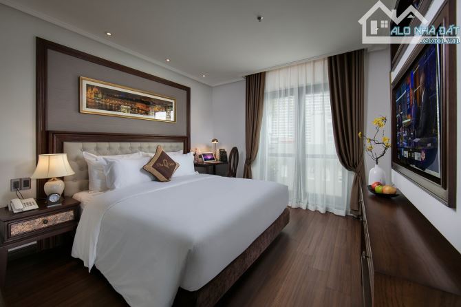 Cần bán nhà mặt phố KS Nguyễn Trường Tộ, DT 260m2x 16 tầng, MT 13m. Giá 240 tỷ