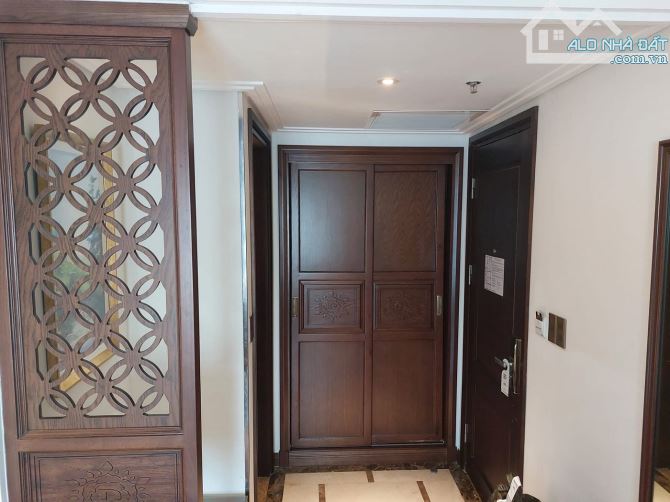 Cần bán nhà mặt phố KS Nguyễn Trường Tộ, DT 260m2x 16 tầng, MT 13m. Giá 240 tỷ