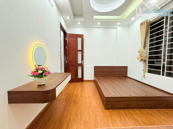 Võ Chí Công, Cầu Giấy 30m2x5T, MT 5.8m, ngõ thông, dân xây - 8.2 tỷ