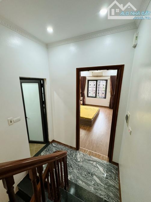 GẤP bán nhà Thanh Lân Hoàng Mai -34m2 - 5 tầng - full nội thất - 15p lên Hồ Gươm