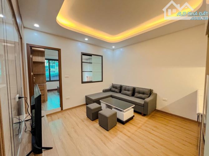Bán chung cư 151 Nguyễn Đức Cảnh, 70m2 gồm 2 ngủ, 1 phòng khách, bếp, lô góc, giá 5.64 tỷ.
