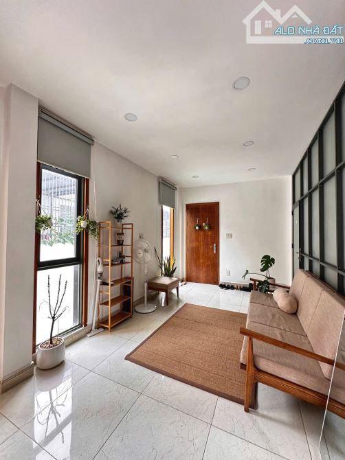 Cho thuê căn hộ 2PN,dt 60m2,rộng thoáng – sát Q1, hỗ trợ 1tr tháng đầu, vào ở ngay