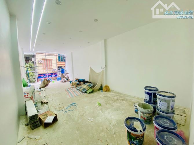 Mặt phố Thịnh Liệt, diện tích 40m, 6tầng TM. MT 3.5m. 22.8 tỷ Hoàng Mai