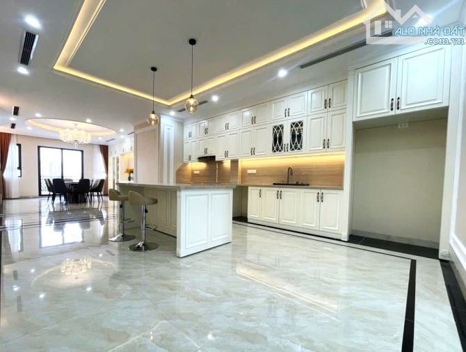 Bán Nhà 7Tầng, Thông Sàn Kinh Doanh, Không Gian Đẳng Cấp, View Sân Golf Long Biên 27,5Tỷ