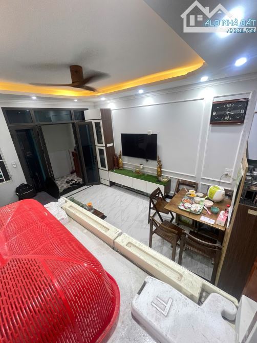 CC bán nhà riêng 5 tầng, 1tum, đơn lập, DT 30m2, sân 16m2 gần chợ Vân Canh (Miễn TG)