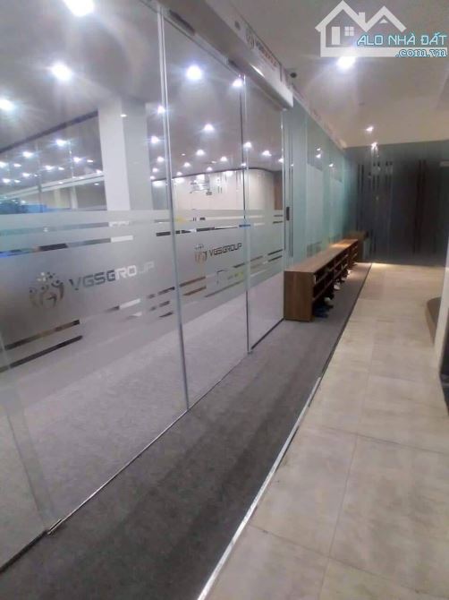 Toà văn phòng 9 Tầng mặt phố đường đôi Cầu Giấy 110/120m2 Mt8,5m có HĐ THUÊ 130 tr/tháng