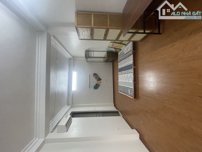 Bán nhà Chính chủ - Mặt phố Yên Lạc, Hai Bà Trưng, 35m2 / 4.5 tầng / Mặt tiền 5.5m