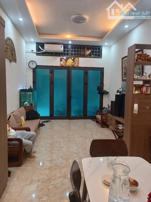 Hào Nam – Nhà đẹp khu quân đội, an ninh tuyệt đối Diện tích: 44m x 5t