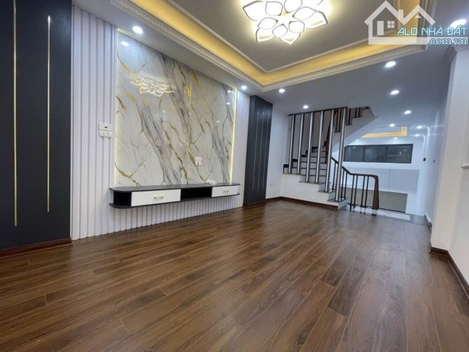 NHÀ MỚI - TỰU LIỆT, NGÕ Ô TÔ TRÁNH - 5 TẦNG XÂY MỚI - 40M - DƯỚI 8 TỶ