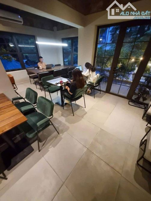 Bán nhà phố Võng Thị, mặt tiền 25m, diện tích 195m, có 105 tỷ.