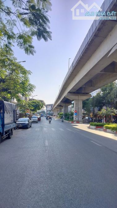 BÁN NHÀ PHỐ HOÀNG CẦU - PHÂN LÔ - ÔTÔ ĐỖ CỬA - 50M2 - 5 TẦNG - CHỈ 10,8 TỶ