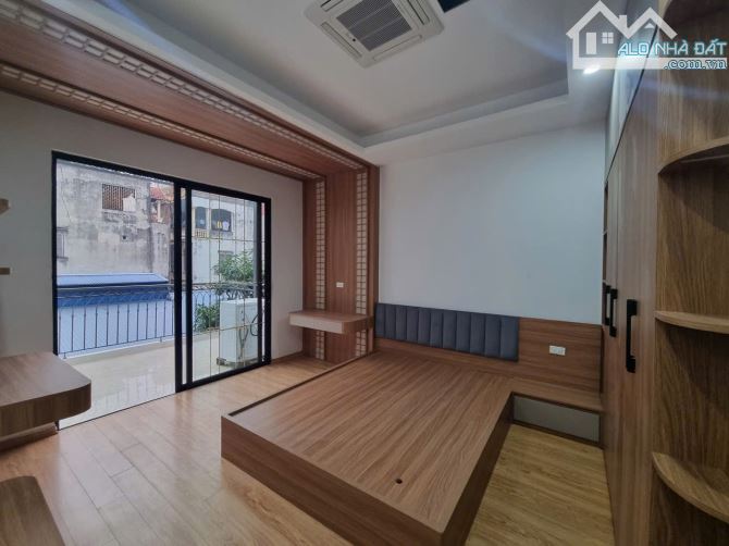 Bán nhà Phân Lô Phạm Tuấn Tài 68m2 x 5 tầng, có 26 tỷ, Có Thang Máy.