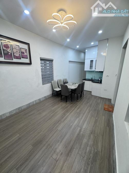 Bán nhà Hoàn Kiếm (Phố Thợ Nhuộm) — 5T, thang máy, 3 thoáng, ba bước ra phố — Sổ đỏ hoa hậ