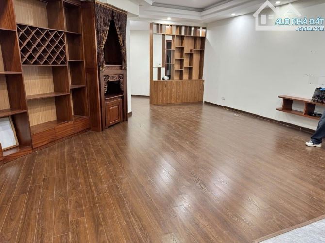 BÁN TẬP THỂ CỰC VIP TẦNG 3 – NHÀ C, QUỲNH MAI, HAI BÀ TRƯNG. 75M² – 3PN. 3,65 TỶ