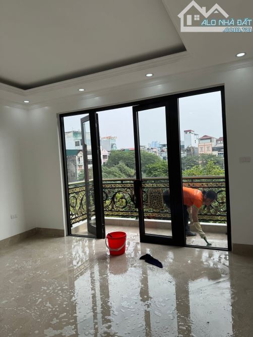 BÁN NHÀ PHÂN LÔ ĐỀN LỪ 2 – 60m² – 7 tầng – thang máy – 2 vỉa hè – đường ô tô tránh