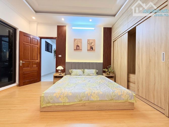 Bán Nhà đường Kim Ngưu 36M, 5 Tầng ô tô ngay cạnh nhà, ngõ rộng chỉ hơn 8 tỷ.