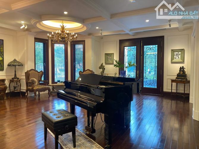 Bán biệt thự Ciputra Hồ Tây, 315m2, Lô góc, mặt tiền 18m, có 130 tỷ.