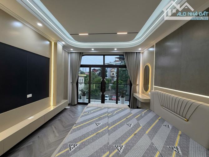 PHÂN LÔ! HƠN 15 TỶ- BÁN NHÀ HOÀNG VĂN THÁI – 47M2 – 5 TẦNG – Ô TÔ ĐỖ CỬA – Ô TÔ VÀO NHÀ –