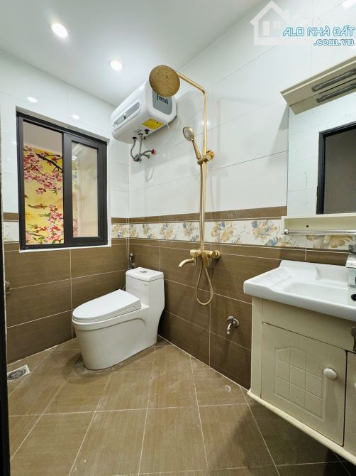 GẤP bán nhà Thanh Lân Hoàng Mai -34m2 - 5 tầng - full nội thất - 15p lên Hồ Gươm