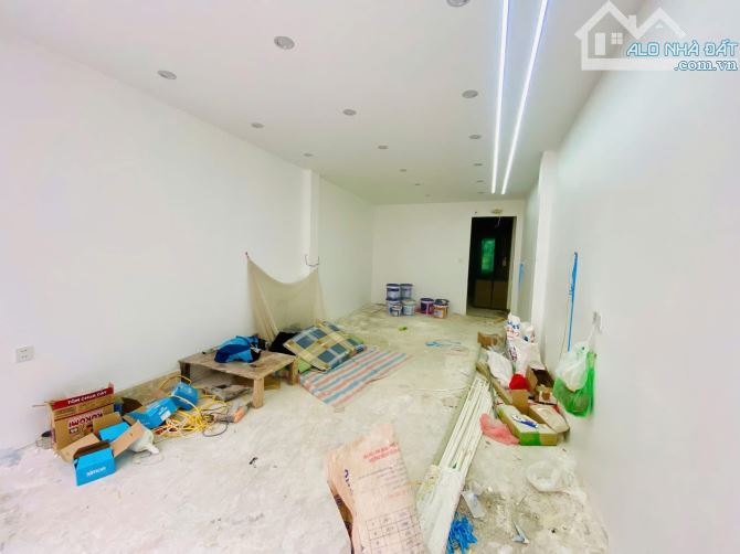 Mặt phố Thịnh Liệt, diện tích 40m, 6tầng TM. MT 3.5m. 22.8 tỷ Hoàng Mai