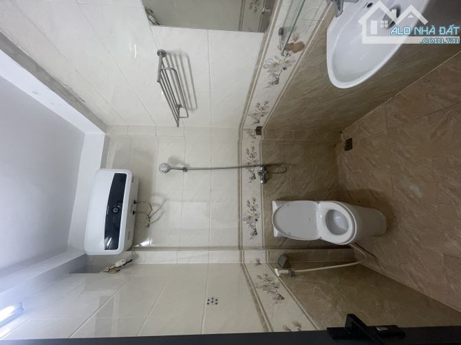 Bán nhà Chính chủ - Mặt phố Yên Lạc, Hai Bà Trưng, 35m2 / 4.5 tầng / Mặt tiền 5.5m