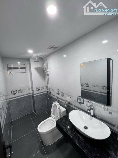 Tôi chủ bán nhà 5tầng phố cổ quận Long biên