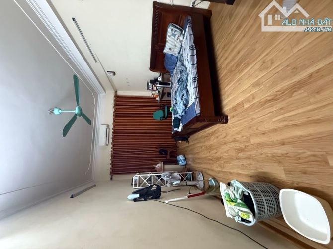 Bán nhà mặt phố Đại La,100m,4 tầng, mặt tiền rộng kinh doanh sầm uất, tiện di chuyển,35tỷ