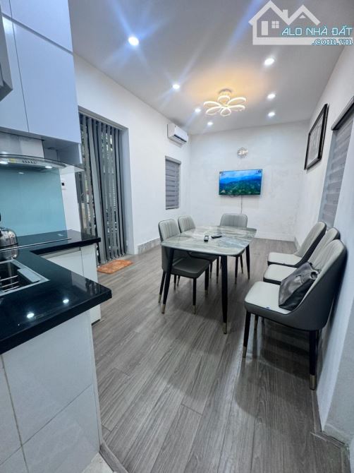 Bán nhà Hoàn Kiếm (Phố Thợ Nhuộm) — 5T, thang máy, 3 thoáng, ba bước ra phố — Sổ đỏ hoa hậ