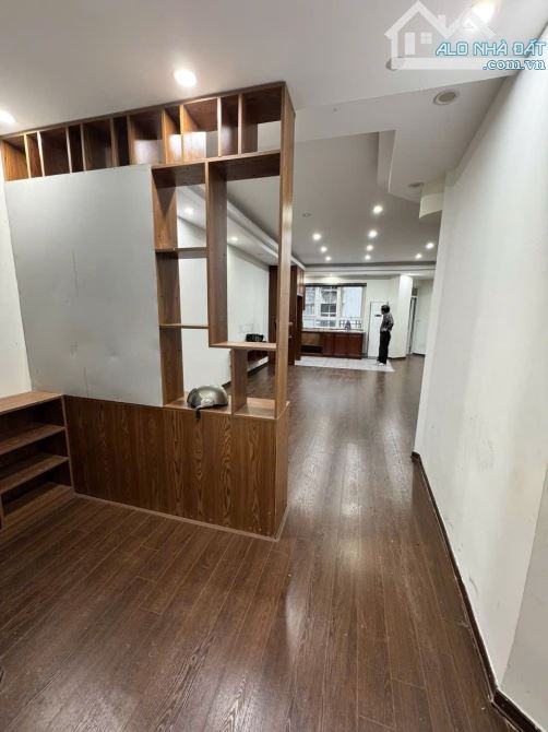 BÁN TẬP THỂ CỰC VIP TẦNG 3 – NHÀ C, QUỲNH MAI, HAI BÀ TRƯNG. 75M² – 3PN. 3,65 TỶ