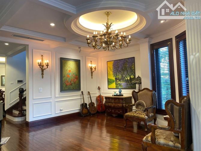 Bán biệt thự Ciputra Hồ Tây, 315m2, Lô góc, mặt tiền 18m, có 130 tỷ.