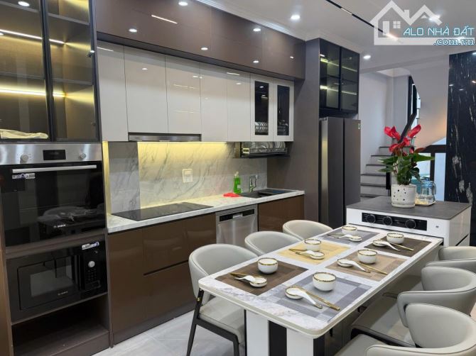 PHÂN LÔ! HƠN 15 TỶ- BÁN NHÀ HOÀNG VĂN THÁI – 47M2 – 5 TẦNG – Ô TÔ ĐỖ CỬA – Ô TÔ VÀO NHÀ –