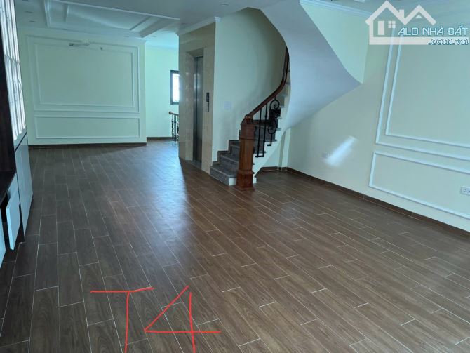 HIẾM NHÀ DOÃN KẾ THIỆN THÔNG SỐ VÀNG, OTO 50M2 7 TẦNG THANG MÁY GIÁ CHỈ 18.5 TỶ.