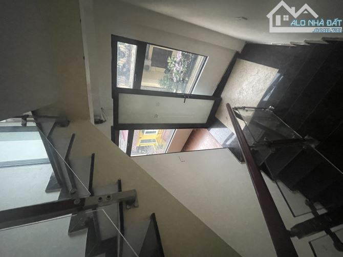 Bán nhà Chính chủ - Mặt phố Yên Lạc, Hai Bà Trưng, 35m2 / 4.5 tầng / Mặt tiền 5.5m