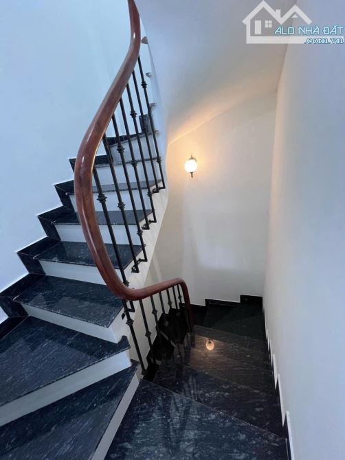 Tôi chủ bán nhà 5tầng phố cổ quận Long biên