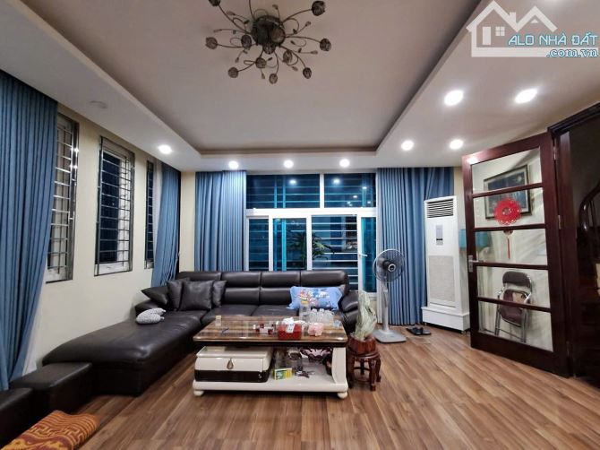 Ô TÔ TRÁNH - PHÂN LÔ TÂY HỒ- VÕ CHÍ CÔNG- LÔ GÓC - MẶT TIÊN RỘNG THOÁNG- 45M2*5 TẦNG