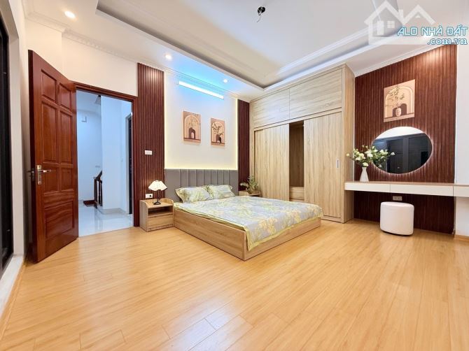 Bán Nhà đường Kim Ngưu 36M, 5 Tầng ô tô ngay cạnh nhà, ngõ rộng chỉ hơn 8 tỷ.