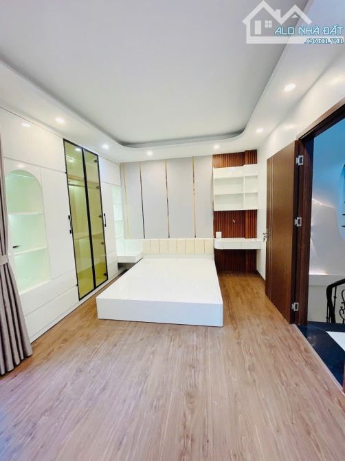 Bán Nhà phố Dương Văn Bé 33M-5 Tầng, Full NT ngõ thoáng rộng, gần phố chỉ hơn 8 tỷ