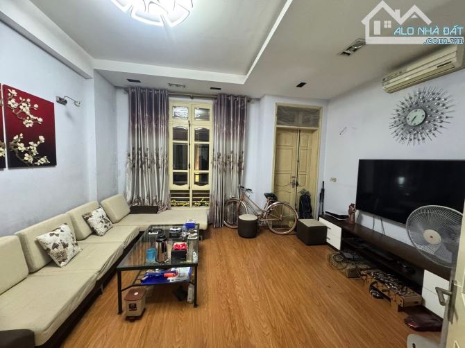 BÁN NHÀ PHÂN LÔ MẠC THÁI TỔ - CẦU GIẤY 60m2, MT 5m, 33.5 TỶ VỈA HÈ, GARA ÔTÔ, KINH DOANH