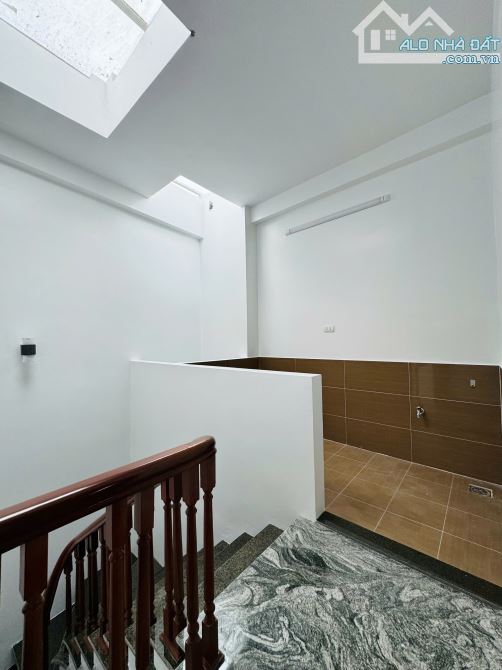 GẤP bán nhà Thanh Lân Hoàng Mai -34m2 - 5 tầng - full nội thất - 15p lên Hồ Gươm