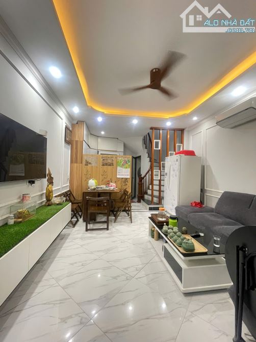 CC bán nhà riêng 5 tầng, 1tum, đơn lập, DT 30m2, sân 16m2 gần chợ Vân Canh (Miễn TG)