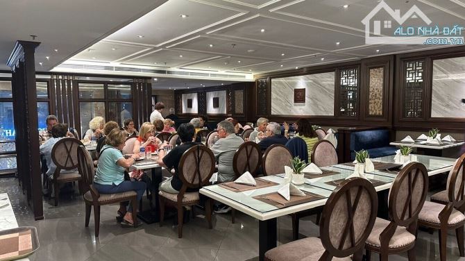 Cần bán nhà mặt phố KS Nguyễn Trường Tộ, DT 260m2x 16 tầng, MT 13m. Giá 240 tỷ