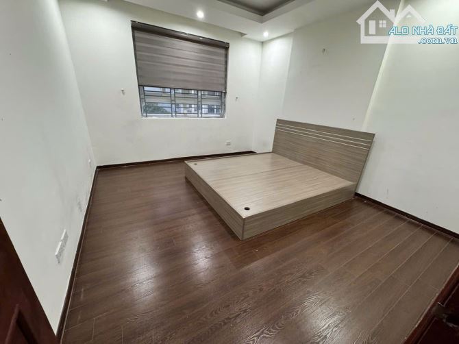 BÁN TẬP THỂ CỰC VIP TẦNG 3 – NHÀ C, QUỲNH MAI, HAI BÀ TRƯNG. 75M² – 3PN. 3,65 TỶ