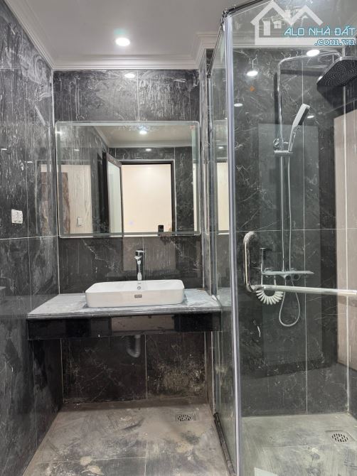 BÁN NHÀ PHÂN LÔ ĐỀN LỪ 2 – 60m² – 7 tầng – thang máy – 2 vỉa hè – đường ô tô tránh