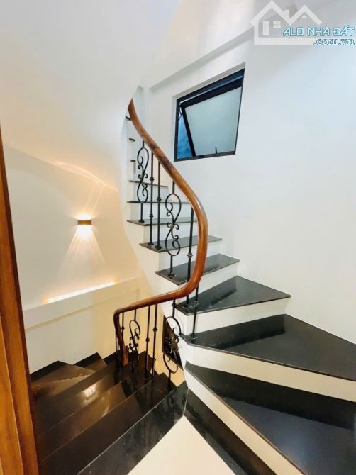 Bán Nhà phố Dương Văn Bé 33M-5 Tầng, Full NT ngõ thoáng rộng, gần phố chỉ hơn 8 tỷ