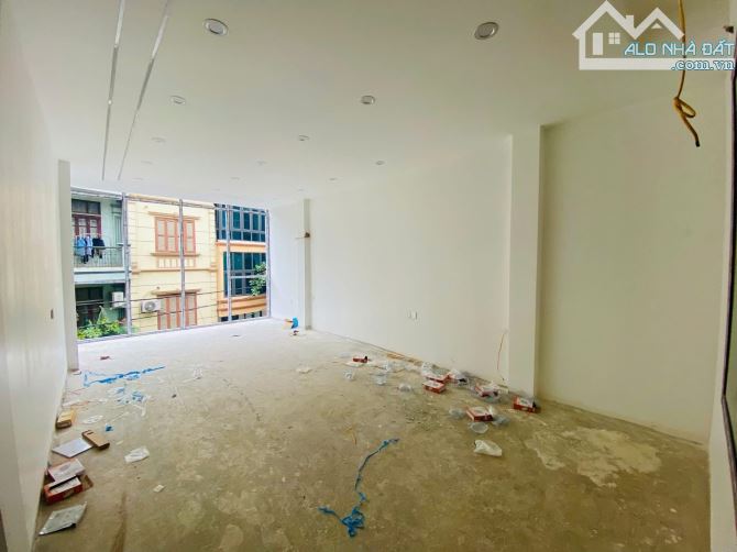 Mặt phố Thịnh Liệt, diện tích 40m, 6tầng TM. MT 3.5m. 22.8 tỷ Hoàng Mai