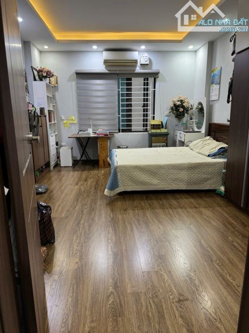 CC bán nhà riêng 5 tầng, 1tum, đơn lập, DT 30m2, sân 16m2 gần chợ Vân Canh (Miễn TG)