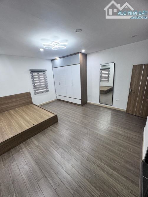 Bán nhà Hoàn Kiếm (Phố Thợ Nhuộm) — 5T, thang máy, 3 thoáng, ba bước ra phố — Sổ đỏ hoa hậ