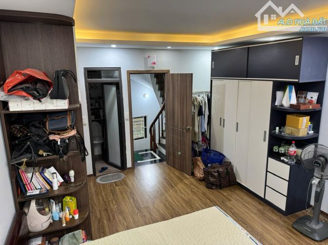 CC bán nhà riêng 5 tầng, 1tum, đơn lập, DT 30m2, sân 16m2 gần chợ Vân Canh (Miễn TG)