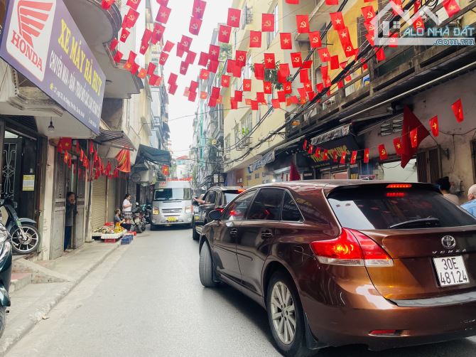 Bán 1Nhà Tặng 1Nhà 75m Nở Hậu x10Ngủ 2Thang Máy 2ÔTô Tải Tránh KD Dòng Tiền GT Thuận Tiện